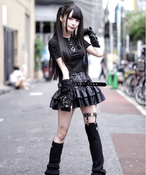 REFLEM メタリックオーバルロゴ切り替えレース切替クロップドTシャツ REFLEM/レフレム』レース切替クロップドTシャツ/ハーフスリーブ