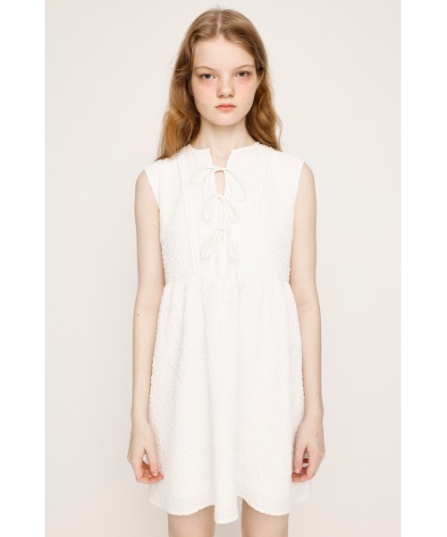 SLY(スライ)の「FLOATING CLOTH RIBBON N/S S/OP フローティング クロス リボン ノースリーブ ショート ワンピース 夏服(ワンピース・レディース・オフホワイト/ブラック・FREE)」の5枚目の写真