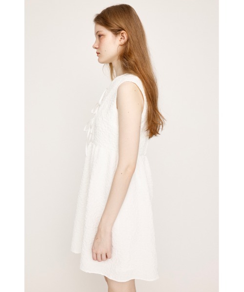 SLY(スライ)の「FLOATING CLOTH RIBBON N/S S/OP フローティング クロス リボン ノースリーブ ショート ワンピース 夏服(ワンピース・レディース・オフホワイト/ブラック・FREE)」の6枚目の写真