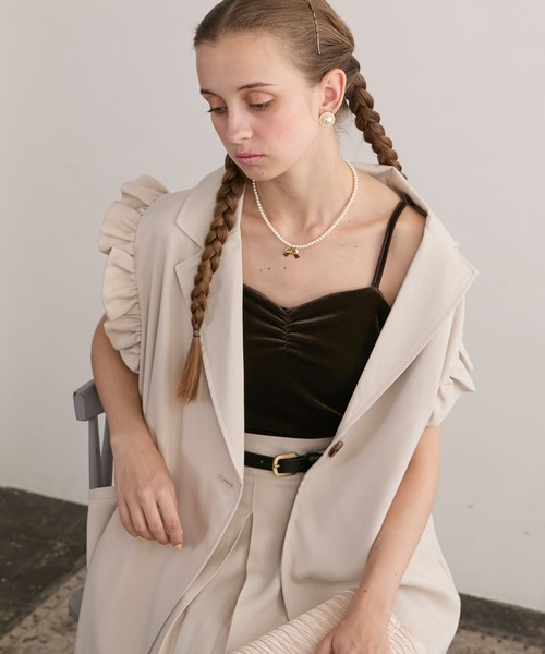 BONLECILL noir（ボンルシールノワール）の「【BONLECILL noir】カップ付きハートネックギャザーベロアキャミソール（キャミソール・レディース・ブラウン/ブラック/アイボリー・FREE）」の3枚目の写真