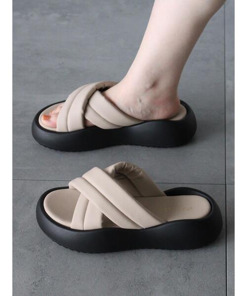 ehka sopo(エヘカソポ)の「クロスボリュームサンダル(サンダル・レディース・オフホワイト/ブラック/ベージュ・M/L)」の3枚目の写真