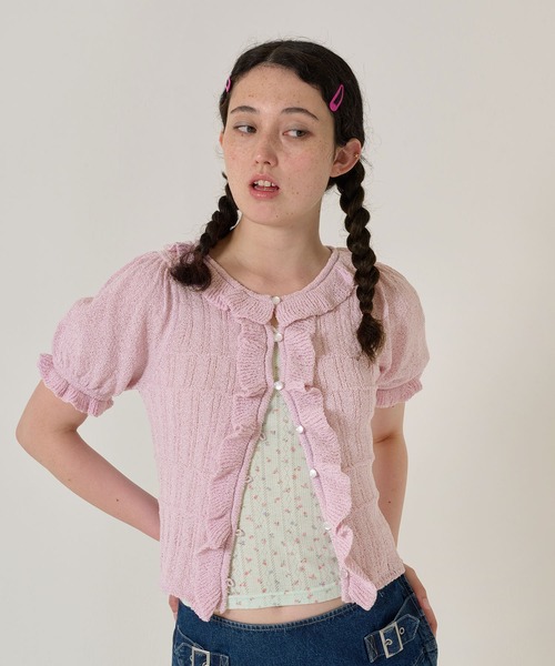 TINA:JOJUN(ティーナジョジュン)の「フリル付き 半袖ニットカーディガン TINA:JOJUN(カーディガン/ボレロ・レディース・ピンク/ネイビー・M)」の3枚目の写真