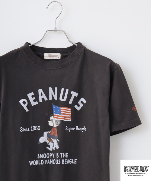 PEANUTS(ピーナッツ)の「PEAUTS ピグメントプリントTシャツ(Tシャツ/カットソー・メンズ・アイボリー系1/アイボリー系/アイボリー/オレンジ/オレンジ系/サックスブルー系/アイボリー系2/サックスブルー/ブラック/ブラック系・M/L/S/LL)」の2枚目の写真