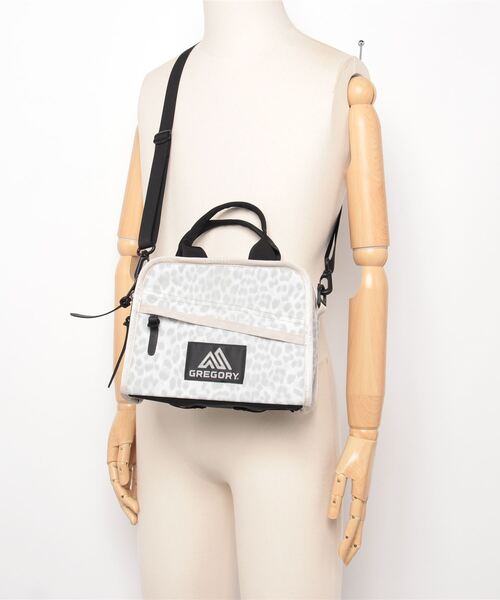 GREGORY（グレゴリー）の「プティサック PETIT SAC スノーレオパード（ショルダーバッグ・メンズ・レオパード・-）」の2枚目の写真