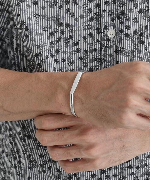 TAKEO KIKUCHI(タケオキクチ)の「真鍮製アソートバングル ー 洗練された大人のアクセント(ブレスレット・メンズ・シルバー/シルバー系その他6/シルバー系4/シルバー系その他・00)」の9枚目の写真