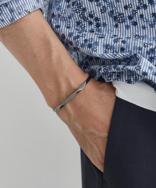 TAKEO KIKUCHI(タケオキクチ)の「真鍮製アソートバングル ー 洗練された大人のアクセント(ブレスレット・メンズ・シルバー/シルバー系その他6/シルバー系4/シルバー系その他・00)」の11枚目の写真