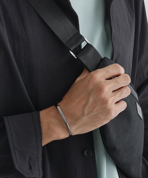 TAKEO KIKUCHI(タケオキクチ)の「真鍮製アソートバングル ー 洗練された大人のアクセント(ブレスレット・メンズ・シルバー/シルバー系その他6/シルバー系4/シルバー系その他・00)」の15枚目の写真