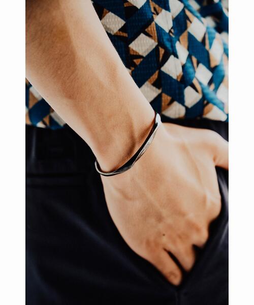 TAKEO KIKUCHI(タケオキクチ)の「真鍮製アソートバングル ー 洗練された大人のアクセント(ブレスレット・メンズ・シルバー/シルバー系その他6/シルバー系4/シルバー系その他・00)」の17枚目の写真