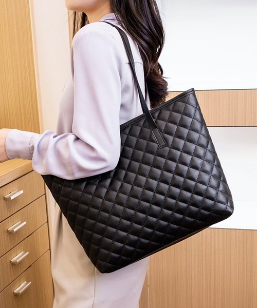 VIBGYOR(ヴィブジョー)の「urbanfemine./キルティングデザイントートバッグ U7532(トートバッグ・レディース・ベージュ/ブラック/レッド/ホワイト・FREE)」の12枚目の写真