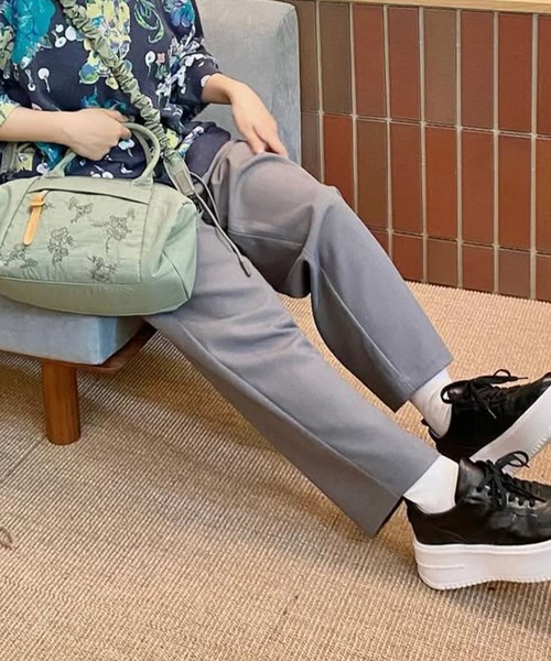SUPER HAKKA(スーパーハッカ)の「ポリエステルレーヨンストレッチテーパードパンツ(その他パンツ・レディース・ベージュ/ネイビー/チャコール・M/S)」の2枚目の写真