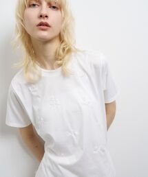 LANVIN en Bleu（ランバンオンブルー）の「フラワービーズ刺繍Ｔシャツ（Tシャツ/カットソー）」