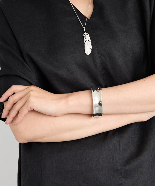 BARNYARDSTORM（バンヤードストーム）の「BARNYARDSTORM / フラットカーブバングル【MADE IN JAPAN】（バングル/リストバンド・レディース・シルバー/ゴールド・FREE）」の4枚目の写真