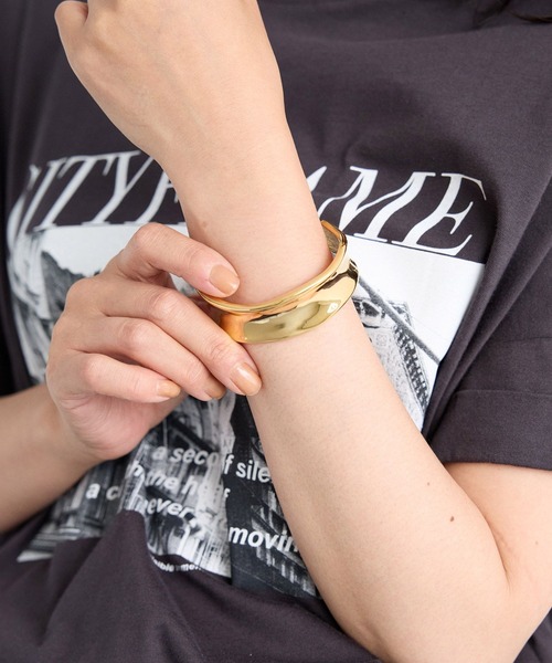 BARNYARDSTORM（バンヤードストーム）の「BARNYARDSTORM / フラットカーブバングル【MADE IN JAPAN】（バングル/リストバンド・レディース・シルバー/ゴールド・FREE）」の7枚目の写真