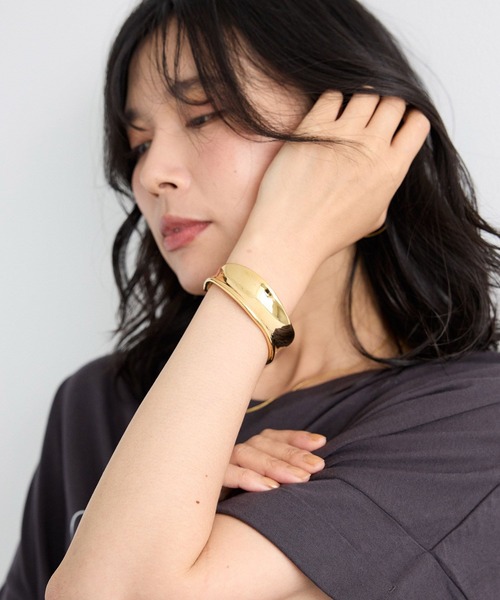 BARNYARDSTORM（バンヤードストーム）の「BARNYARDSTORM / フラットカーブバングル【MADE IN JAPAN】（バングル/リストバンド・レディース・シルバー/ゴールド・FREE）」の8枚目の写真