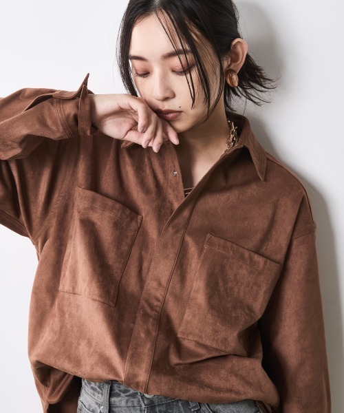 CHIC STYLE（シックスタイル）の「フェイクスエードシャツ＜大きいサイズ有＞シックスタイル（シャツ/ブラウス・レディース・ベージュ/ブラウン・M/L/LL/3L/4L/5L）」の2枚目の写真