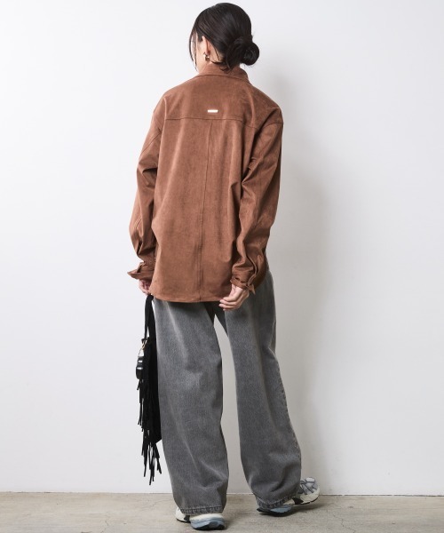 CHIC STYLE（シックスタイル）の「フェイクスエードシャツ＜大きいサイズ有＞シックスタイル（シャツ/ブラウス・レディース・ベージュ/ブラウン・M/L/LL/3L/4L/5L）」の10枚目の写真