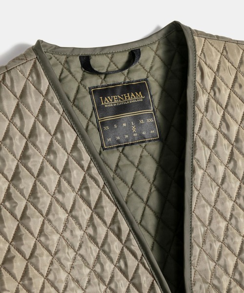 LAVENHAM（ラベンハム）の「Black Edition Zipped Gilet Mens / ブラック エディション ジップド ジレ メンズ（ベスト・メンズ・ブラック/ライトカーキ・L/M/S）」の13枚目の写真