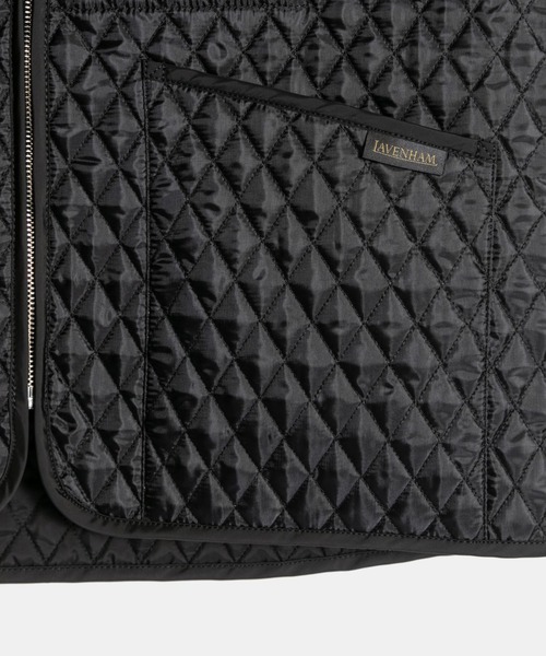 LAVENHAM（ラベンハム）の「Black Edition Zipped Gilet Mens / ブラック エディション ジップド ジレ メンズ（ベスト・メンズ・ブラック/ライトカーキ・L/M/S）」の4枚目の写真