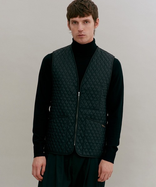 LAVENHAM（ラベンハム）の「Black Edition Zipped Gilet Mens / ブラック エディション ジップド ジレ メンズ（ベスト・メンズ・ブラック/ライトカーキ・L/M/S）」の10枚目の写真