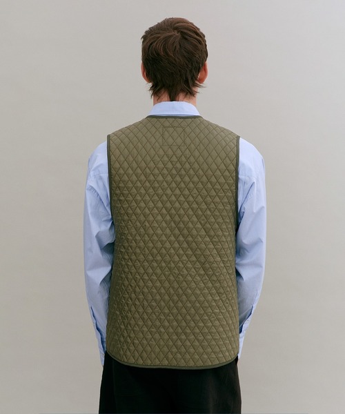 LAVENHAM（ラベンハム）の「Black Edition Zipped Gilet Mens / ブラック エディション ジップド ジレ メンズ（ベスト・メンズ・ブラック/ライトカーキ・L/M/S）」の17枚目の写真