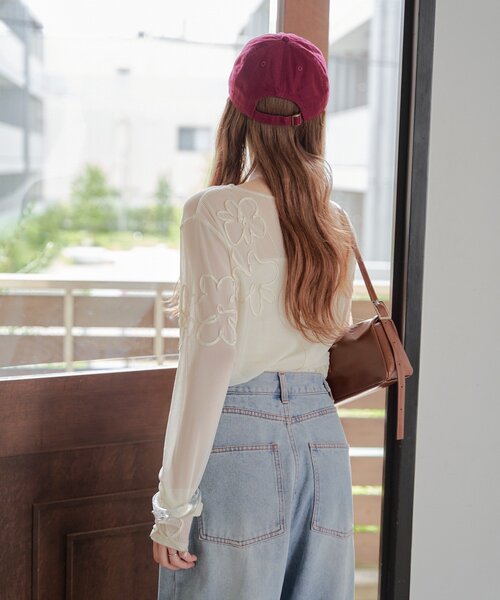 Kastane(カスタネ)の「【ロングセラー】フラワーコード刺繍シアーTOPS(Tシャツ/カットソー・レディース・ブラウン/ブラック/アイボリー・FREE)」の7枚目の写真