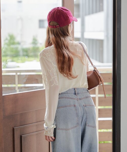 Kastane(カスタネ)の「【ロングセラー】フラワーコード刺繍シアーTOPS(Tシャツ/カットソー・レディース・ブラウン/ブラック/アイボリー・FREE)」の8枚目の写真