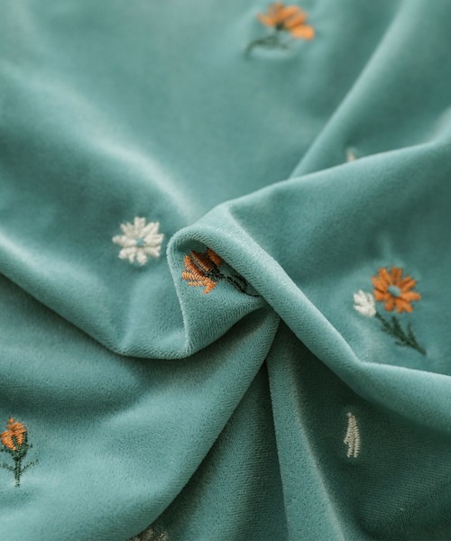 somari imagination（ソマリ イマジネーション）の「花柄刺繍ベロアカットソー（Tシャツ/カットソー・レディース・ブラック・2/1）」の7枚目の写真