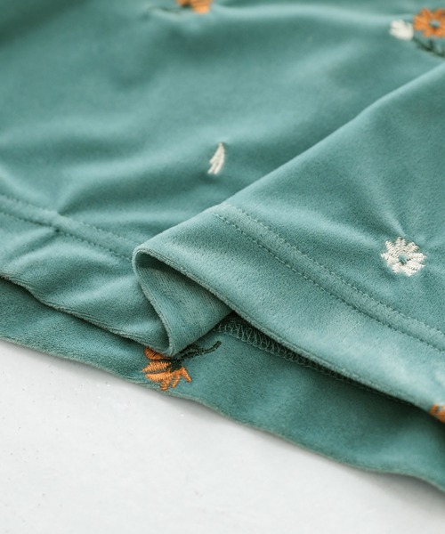 somari imagination（ソマリ イマジネーション）の「花柄刺繍ベロアカットソー（Tシャツ/カットソー・レディース・ブラック・2/1）」の6枚目の写真
