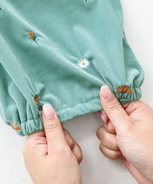 somari imagination（ソマリ イマジネーション）の「花柄刺繍ベロアカットソー（Tシャツ/カットソー・レディース・ブラック・2/1）」の3枚目の写真