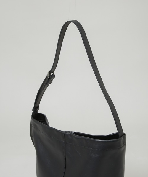 NANO universe（ナノユニバース）の「ITTI/別注 MARY BUCKET SHOULDER（ショルダーバッグ・メンズ・ブラック・FREE）」の3枚目の写真