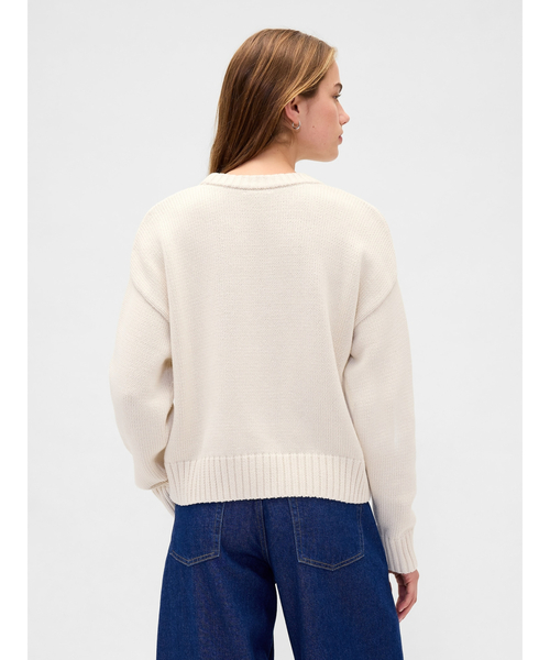GAP(ギャップ)の「コットン100% オーバーサイズ アメリカーナセーター(ニット/セーター・レディース・ベージュ・S/M/L/XL/XS/XXS)」の3枚目の写真