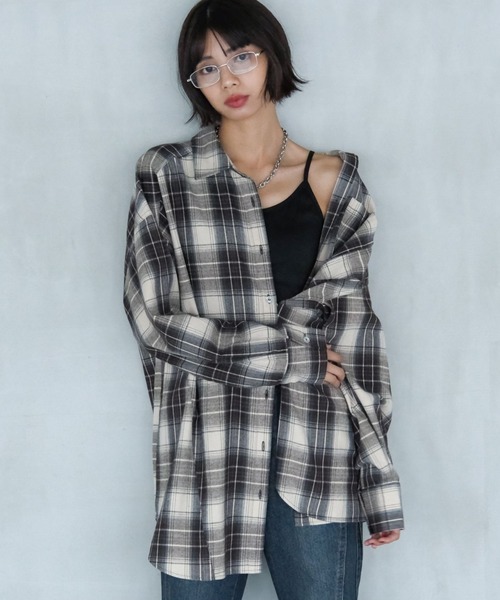 PAGEBOY(ページボーイ)の「【マルチWAY仕様】オンブレチェック2WAYシャツ2(シャツ/ブラウス・レディース・ブラウン/ネイビー/ブラック・FREE)」の3枚目の写真