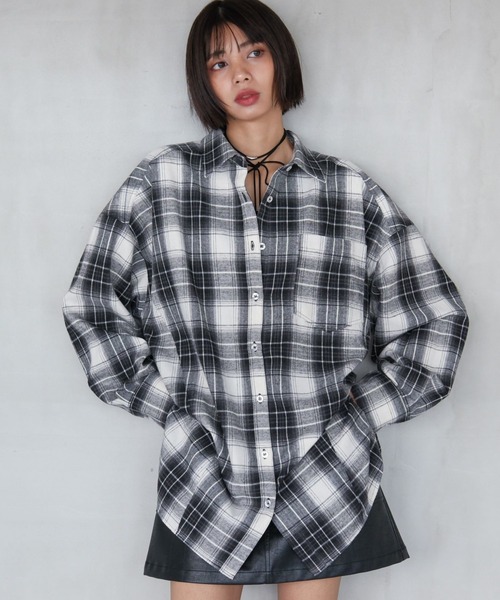 PAGEBOY(ページボーイ)の「【マルチWAY仕様】オンブレチェック2WAYシャツ2(シャツ/ブラウス・レディース・ブラウン/ネイビー/ブラック・FREE)」の2枚目の写真