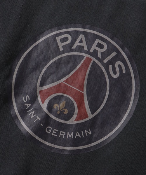 PARIS SAINT-GERMAIN(パリサンジェルマン)の「【Paris Saint-Germain/パリサンジェルマン】ヴィンテージピグメント加工 ロゴエンブレム 裏毛 スウェットトレーナー(スウェット・メンズ・ブラック系/ブラック系1・M/L/XL)」の6枚目の写真