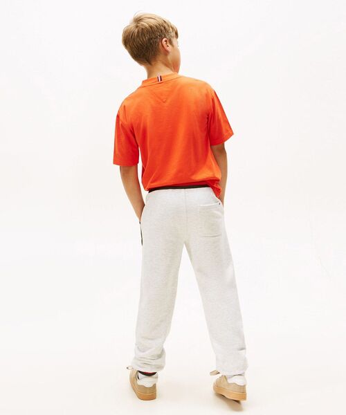 TOMMY HILFIGER（トミーヒルフィガー）の「BOYS ファブリックミックスカラーブロックスウェットパンツ（スウェットパンツ・キッズ・ライトグレー・140cm/150cm/160cm/130cm）」の2枚目の写真