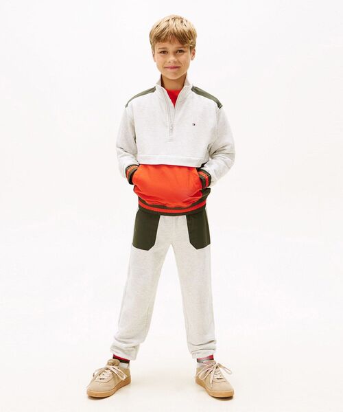 TOMMY HILFIGER（トミーヒルフィガー）の「BOYS ファブリックミックスカラーブロックスウェットパンツ（スウェットパンツ・キッズ・ライトグレー・140cm/150cm/160cm/130cm）」の3枚目の写真