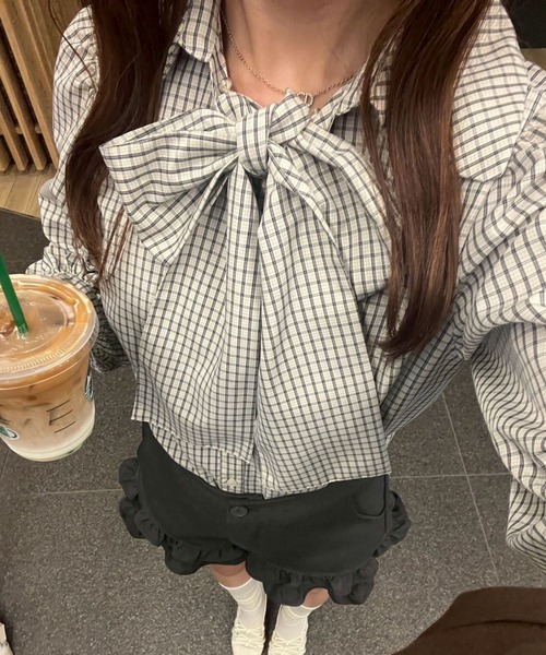 Another Branch olive des olive(アナザーブランチオリーブデオリーブ)の「2WAYボウタイブラウス(シャツ/ブラウス・レディース・オフホワイト/サックスブルー/ブラウン/チェック・FREE)」の4枚目の写真