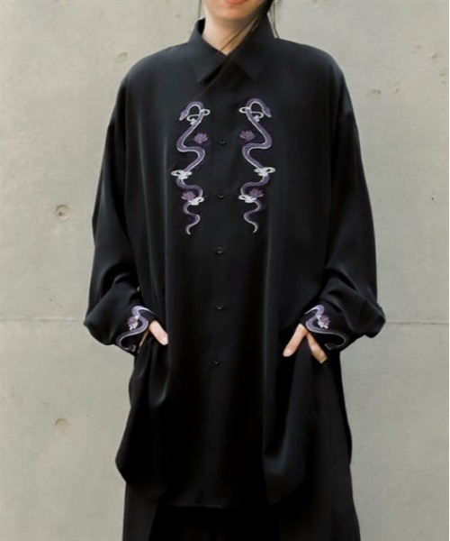 REZEN（リゼン）の「蛇×蓮刺繍ロングシャツ（シャツ/ブラウス）」 - WEAR