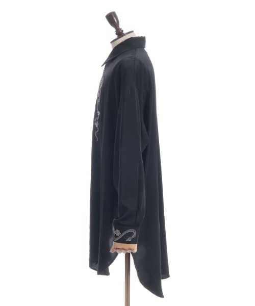 REZEN(リゼン)の「蛇×蓮刺繍ロングシャツ(シャツ/ブラウス・メンズ・ライトグレー/ローズ/レッドパープル・LARGE/MEDIUM)」の5枚目の写真