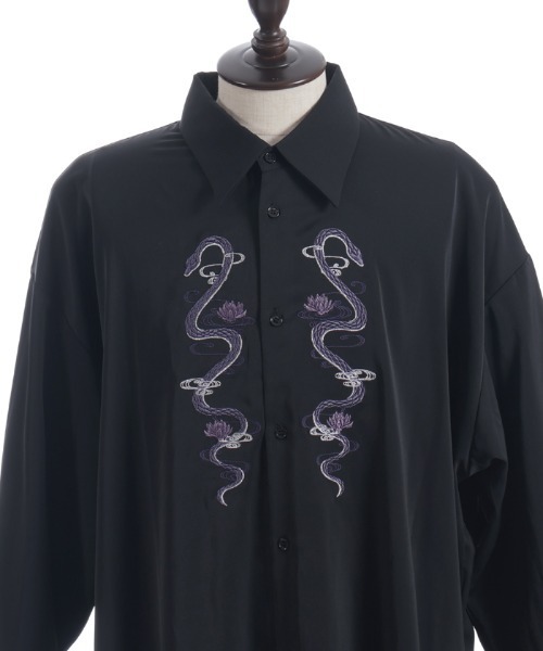 REZEN(リゼン)の「蛇×蓮刺繍ロングシャツ(シャツ/ブラウス・メンズ・ライトグレー/ローズ/レッドパープル・LARGE/MEDIUM)」の21枚目の写真