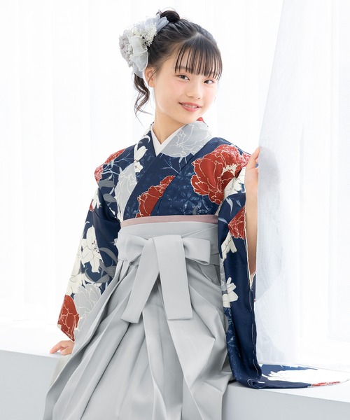 SOUBIEN(ソウビエン)の「【floro by SOUBIEN】ハイジュニア袴4点セット(着物・襦袢・下帯・袴)(着物・キッズ・グリーン系その他/ネイビー×ホワイト/バーガンディー/レッド系その他3/レンガ/ブラック系その他/ネイビー系/クリーム/レッド系その他2/グリーン系その他4/ホワイト×レッド/ピンク系その他/レッド系その他4/ホワイト×グレー/モスグリーン系/ダークネイビー/グリーン系その他2/ホワイト系その他/グリーン系その他3/レッド系その他/ブラック系その他2/インディゴブルー・SS/S/M/L/LL)」の15枚目の写真