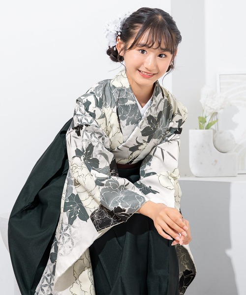 SOUBIEN(ソウビエン)の「【floro by SOUBIEN】ハイジュニア袴4点セット(着物・襦袢・下帯・袴)(着物・キッズ・グリーン系その他/ネイビー×ホワイト/バーガンディー/レッド系その他3/レンガ/ブラック系その他/ネイビー系/クリーム/レッド系その他2/グリーン系その他4/ホワイト×レッド/ピンク系その他/レッド系その他4/ホワイト×グレー/モスグリーン系/ダークネイビー/グリーン系その他2/ホワイト系その他/グリーン系その他3/レッド系その他/ブラック系その他2/インディゴブルー・SS/S/M/L/LL)」の3枚目の写真