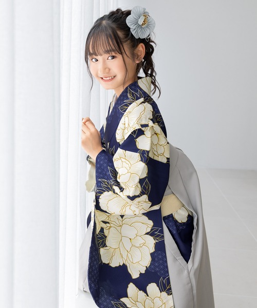 SOUBIEN(ソウビエン)の「【floro by SOUBIEN】ハイジュニア袴4点セット(着物・襦袢・下帯・袴)(着物・キッズ・グリーン系その他/ネイビー×ホワイト/バーガンディー/レッド系その他3/レンガ/ブラック系その他/ネイビー系/クリーム/レッド系その他2/グリーン系その他4/ホワイト×レッド/ピンク系その他/レッド系その他4/ホワイト×グレー/モスグリーン系/ダークネイビー/グリーン系その他2/ホワイト系その他/グリーン系その他3/レッド系その他/ブラック系その他2/インディゴブルー・SS/S/M/L/LL)」の14枚目の写真