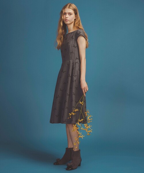 TOCCA(トッカ)の「SWIMMING RIBBON ドレス(ワンピース・レディース・ネイビー系7/グレー系7・6/4/2/0)」の4枚目の写真
