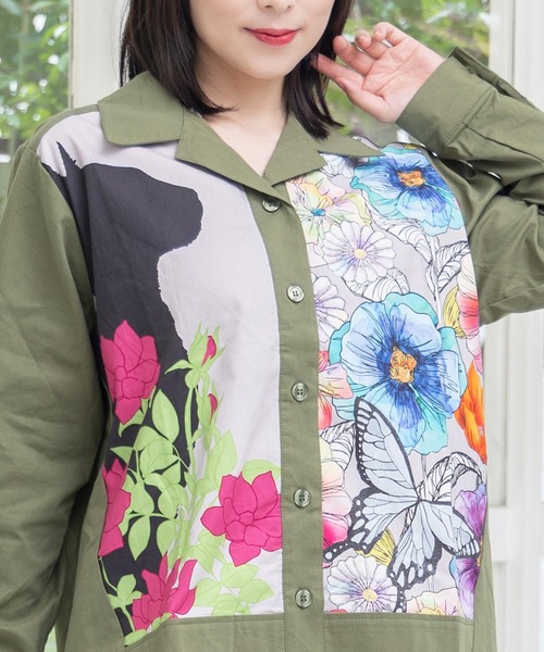 ScoLar(スカラー)の「153649:ネコ花柄切替シャツ(シャツ/ブラウス・レディース・カーキ/アイボリー・M)」の4枚目の写真