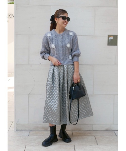BeBeoD(べベッド)の「フラワーモチーフケーブルニットカーディガン(Tシャツ/カットソー・レディース・アイボリー/ブラック/グレー・フリー)」の14枚目の写真