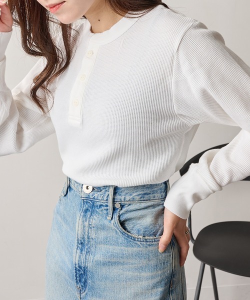 HANES(ヘインズ)の「【Hanes】ヘンリーネックロングスリーブ HM4-S104(Tシャツ/カットソー・レディース・グレー/ブラック/ホワイト・M/L)」の6枚目の写真