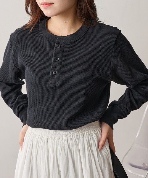 HANES(ヘインズ)の「【Hanes】ヘンリーネックロングスリーブ HM4-S104(Tシャツ/カットソー・レディース・グレー/ブラック/ホワイト・M/L)」の14枚目の写真
