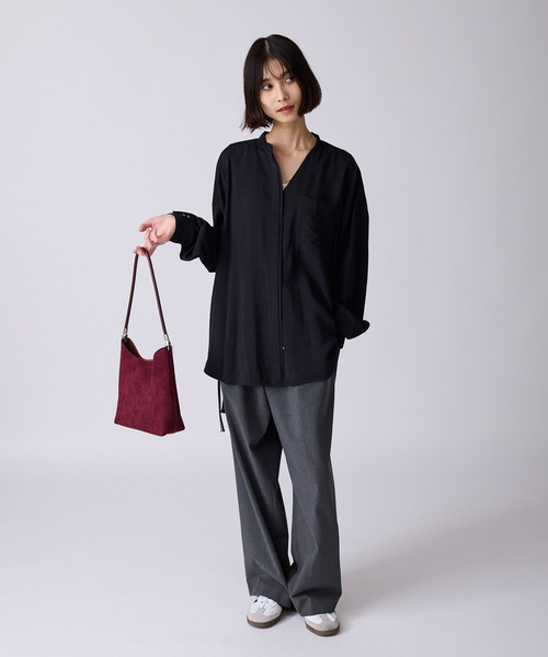 c/est（シーエ）の「c/est/シーエ NELLY ネリースタンドカラーシャツブラウス（シャツ/ブラウス・レディース・ブラック/オフホワイト/ブルー・FREE）」の22枚目の写真