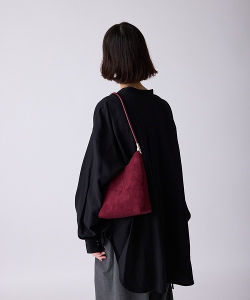 c/est（シーエ）の「c/est/シーエ NELLY ネリースタンドカラーシャツブラウス（シャツ/ブラウス・レディース・ブラック/オフホワイト/ブルー・FREE）」の21枚目の写真